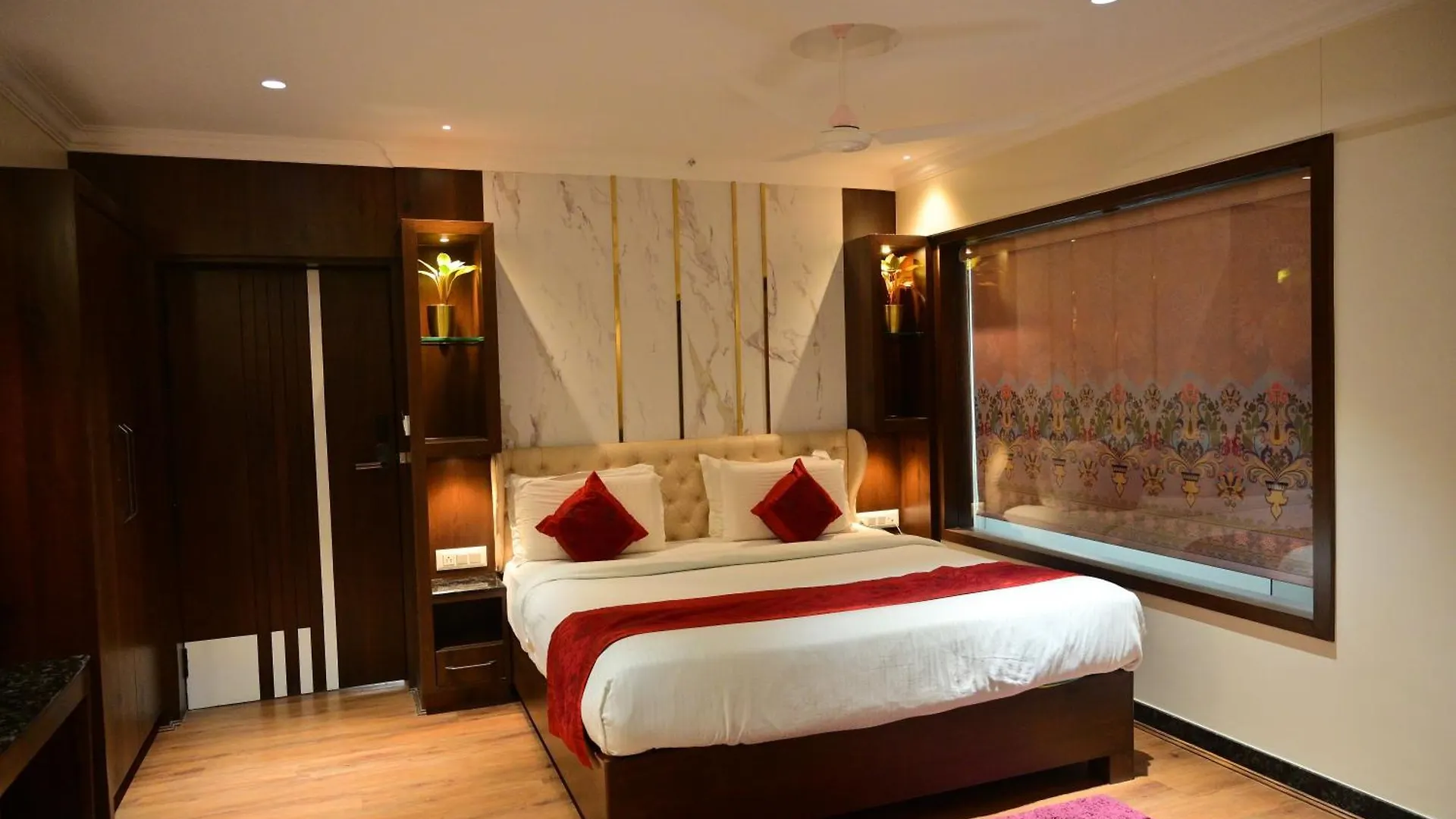 Hotel Golden Riviera Mysore 3*,